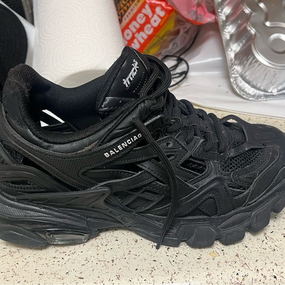 Balenciagas Track Sneaker “Triple Black” - Picture 4 of 7